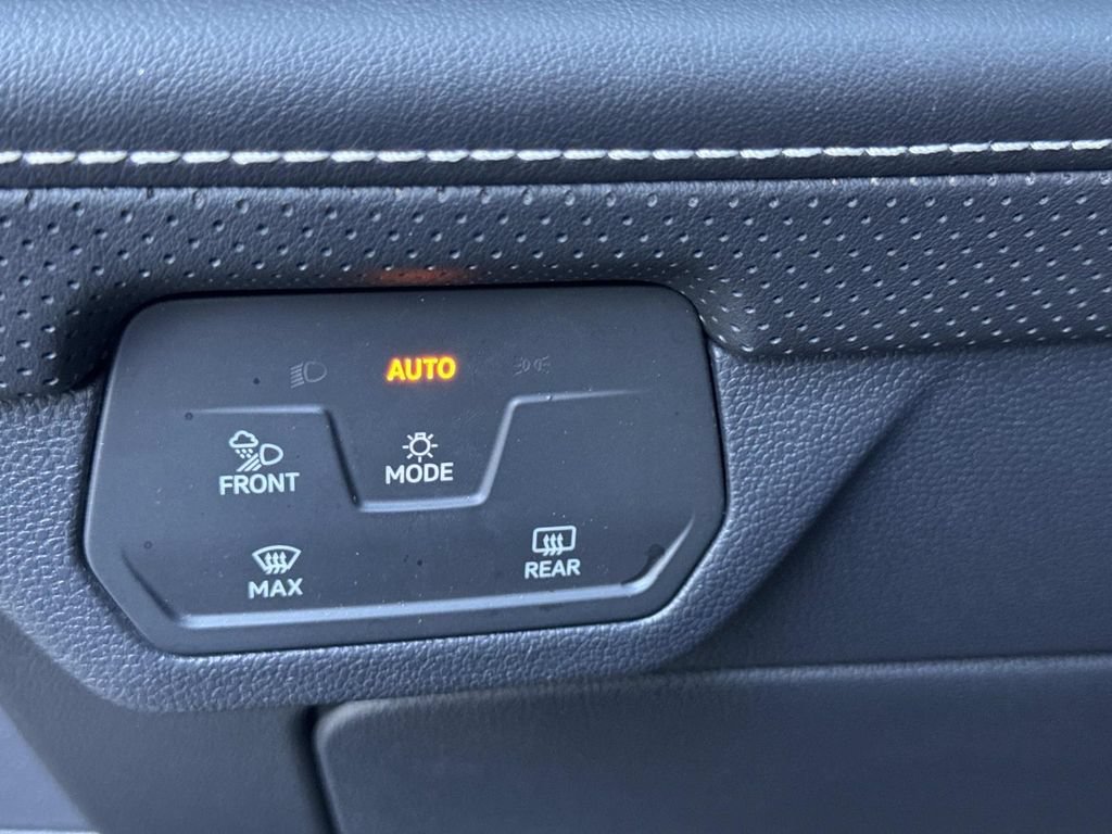 Used 2024 Volkswagen Atlas Cross Sport SE AWD/4WD image 29