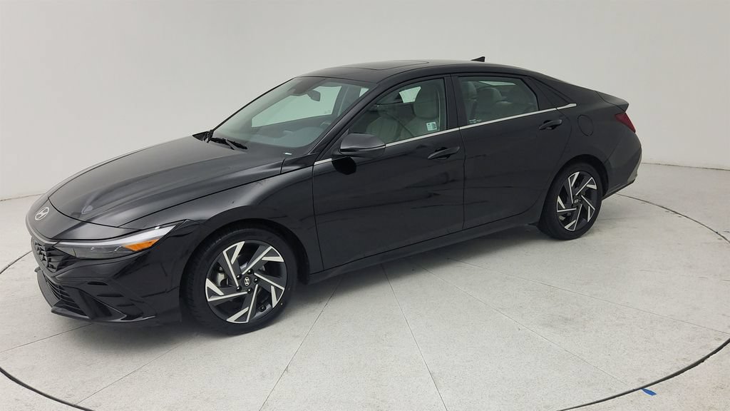 Used 2024 Hyundai Elantra Limited FWD image 3