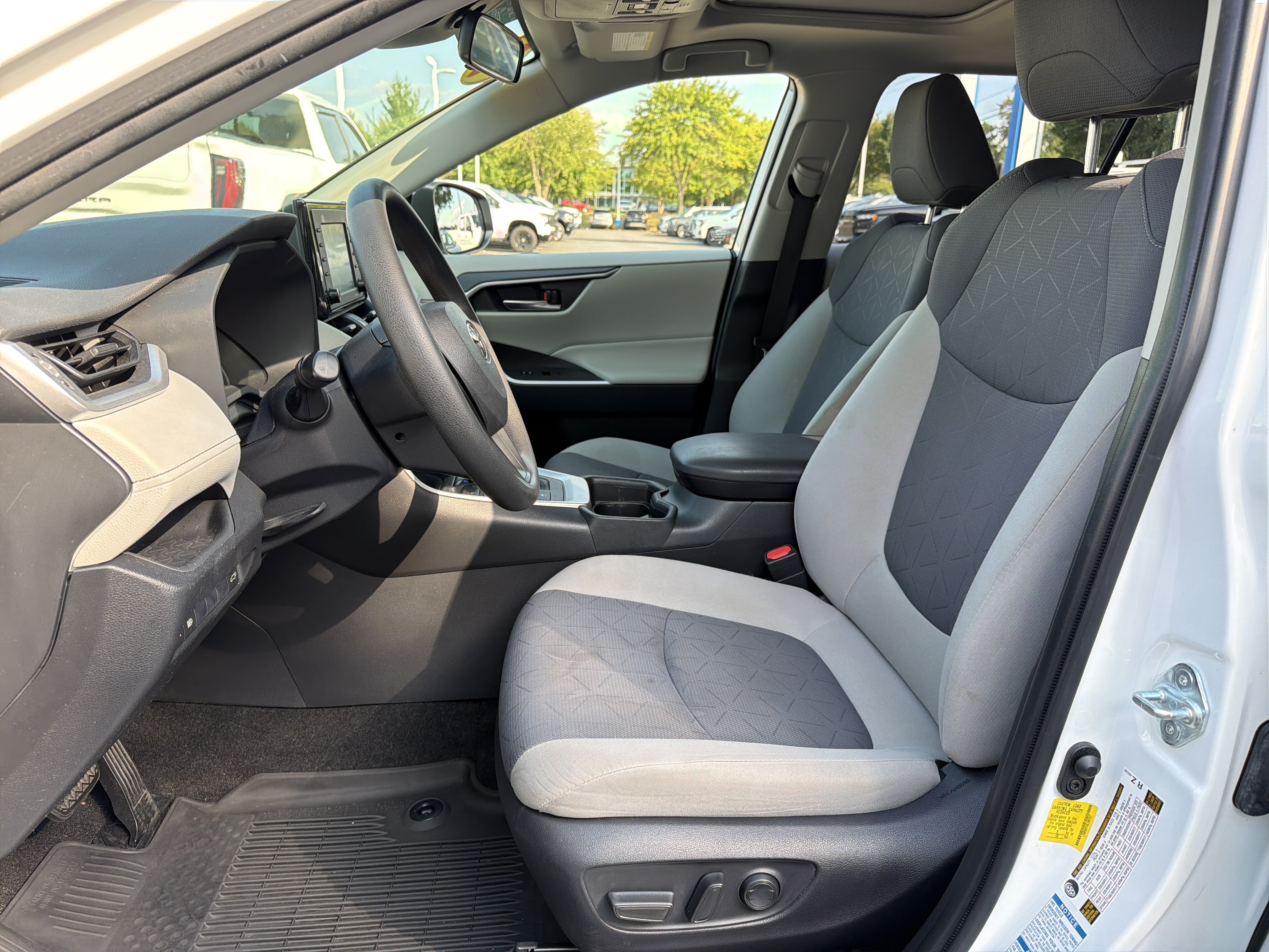 Used 2020 Toyota RAV4 XLE w/ Convenience Package AWD/4WD image 16