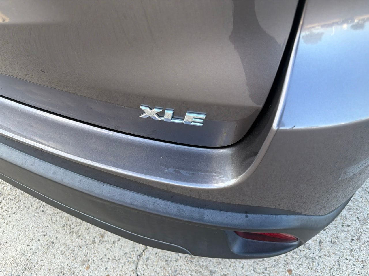 Used 2019 Toyota Highlander XLE FWD image 5