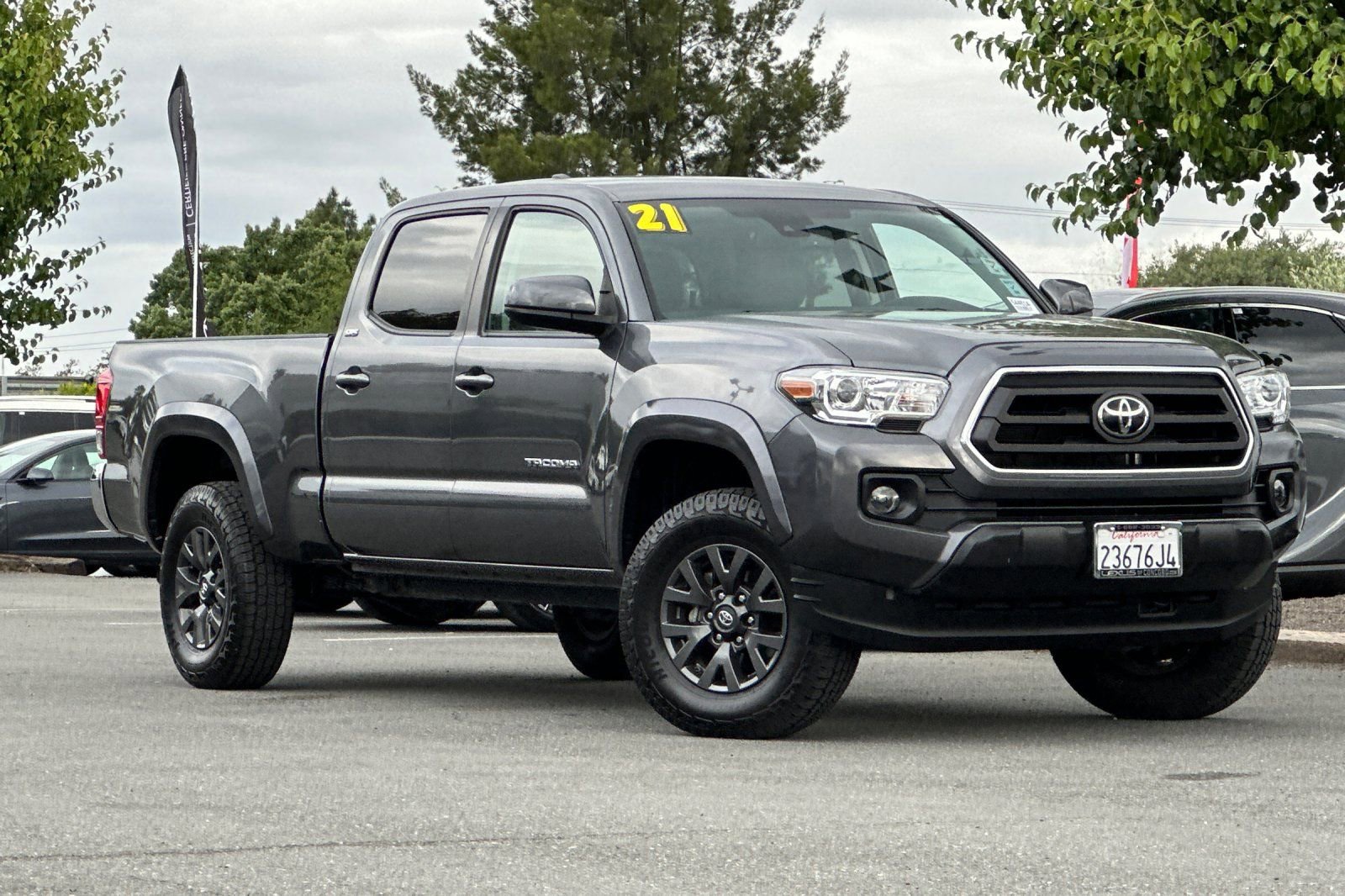 Used 2021 Toyota Tacoma SR5 AWD/4WD image 2