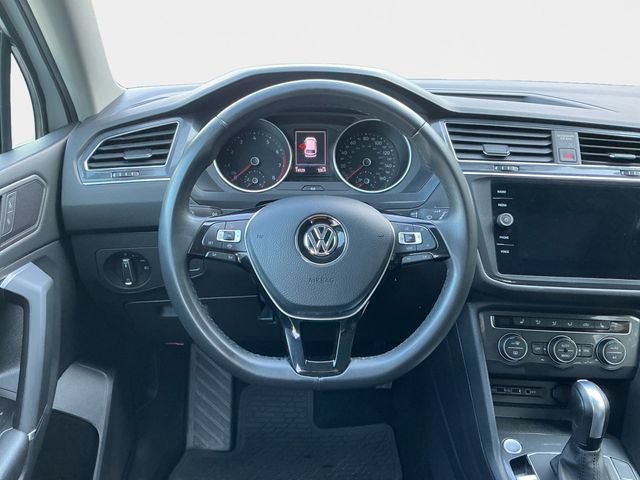 Used 2020 Volkswagen Tiguan SE w/ Panoramic Sunroof Package AWD/4WD image 13