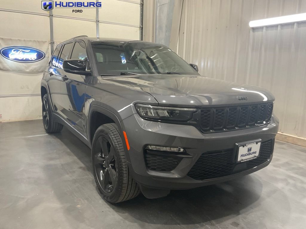 Used 2025 Jeep Grand Cherokee Limited w/ Black Appearance Package RWD image 1