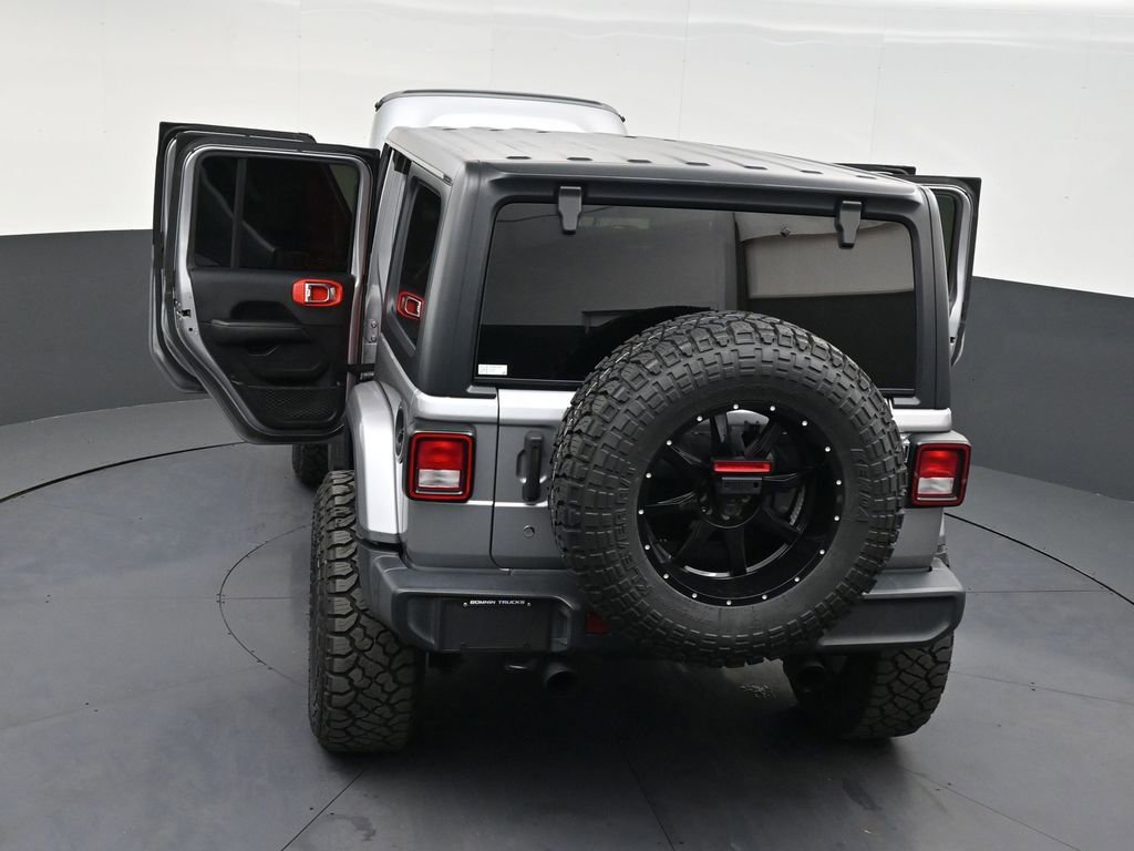 Used 2018 Jeep Wrangler Unlimited Sahara w/ Cold Weather Group image 32