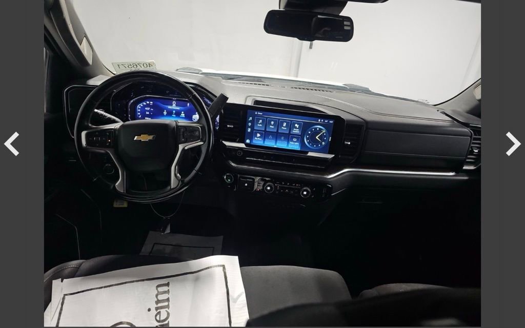 Used 2024 Chevrolet Silverado 2500 LT w/ Convenience Package image 12
