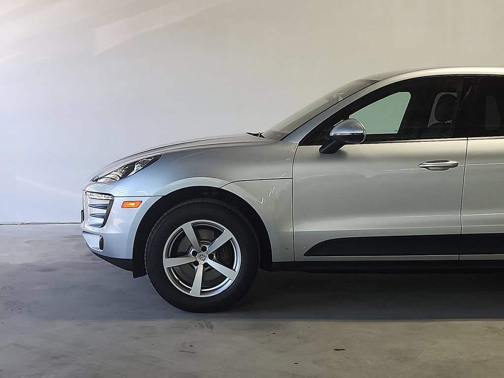 Used 2018 Porsche Macan AWD/4WD image 6