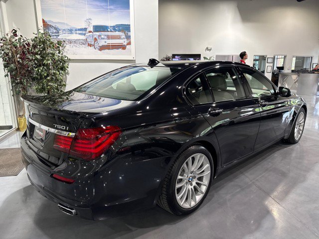 Used 2014 BMW 750i RWD image 3