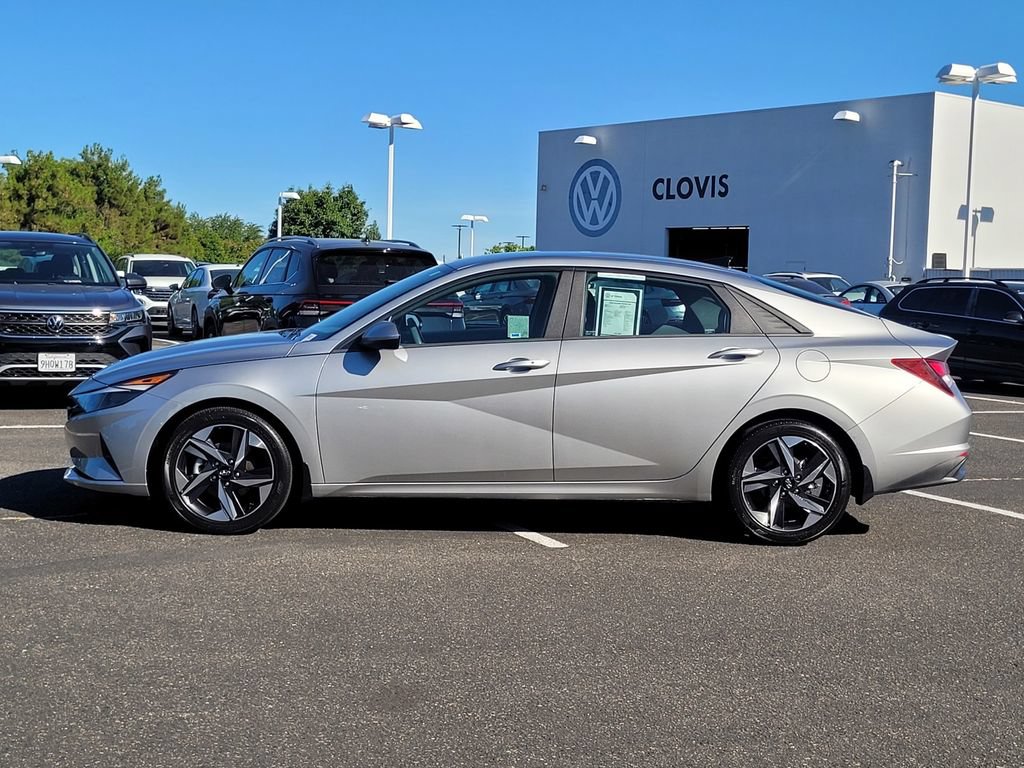 Used 2023 Hyundai Elantra SEL w/ Convenience Package FWD image 9