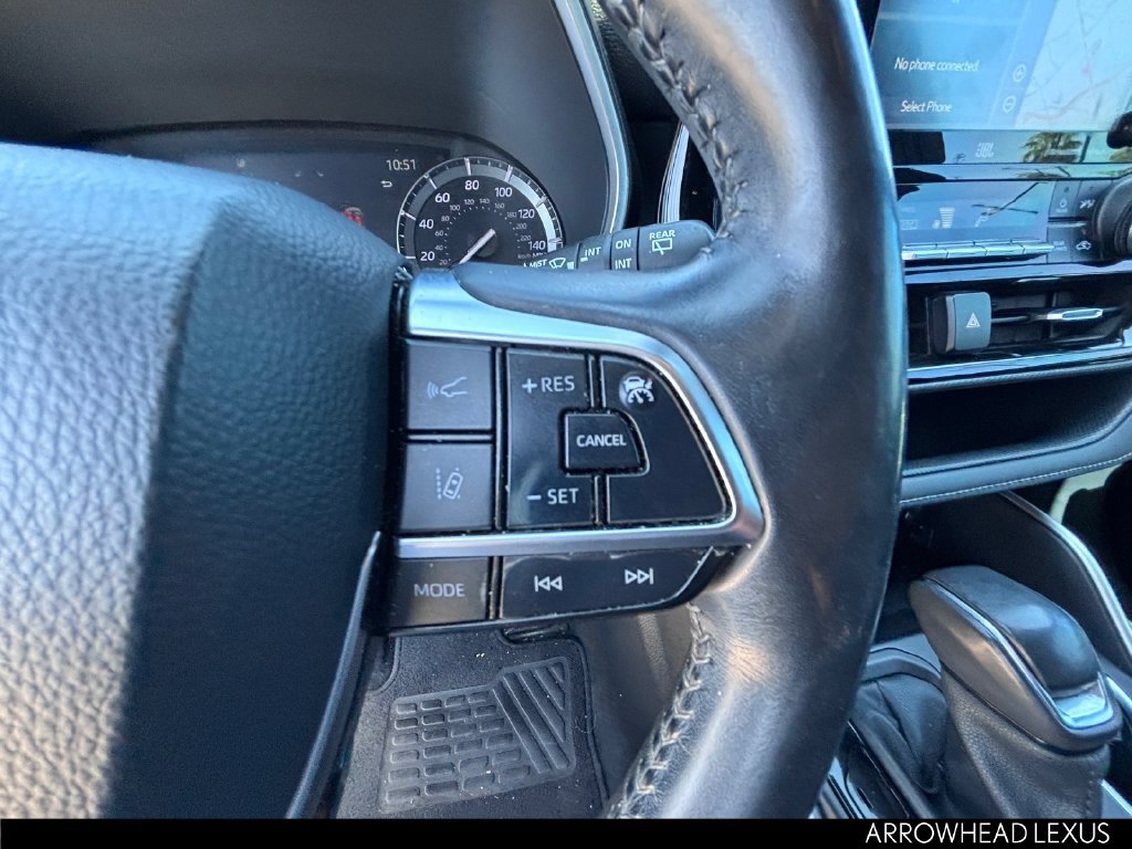 Used 2021 Toyota Highlander XSE FWD image 21