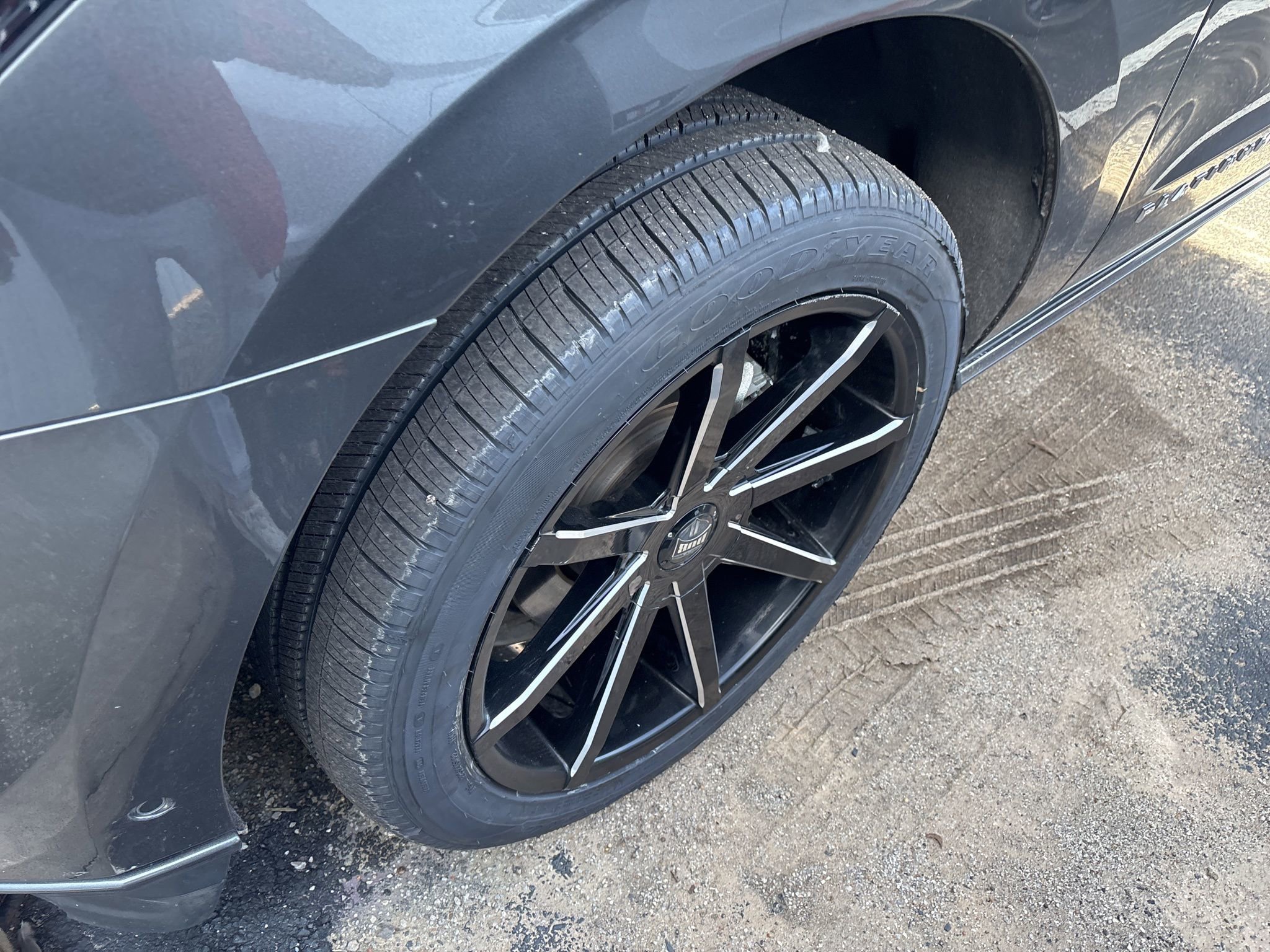 Used 2019 Ford Expedition Platinum image 3