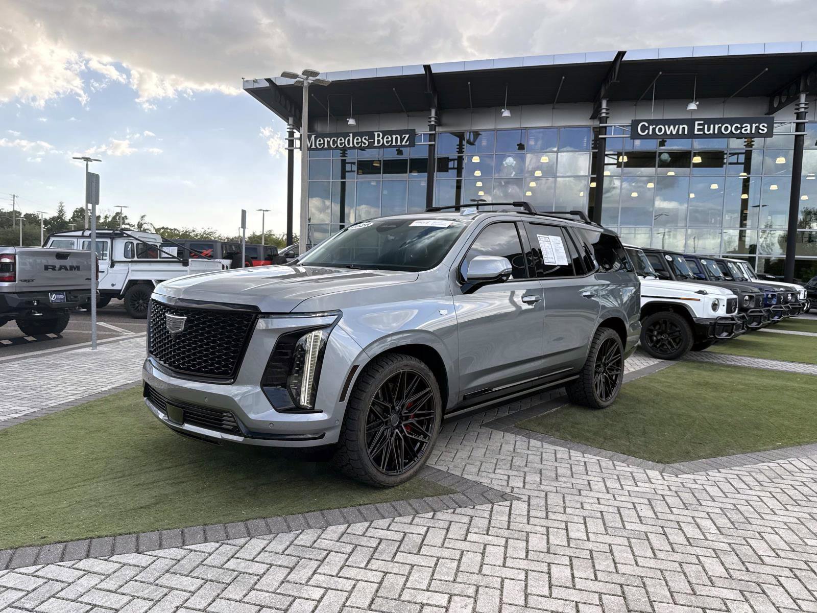 Used 2026 Cadillac Escalade Platinum Sport w/ LPO, ONYX Package AWD/4WD image 2