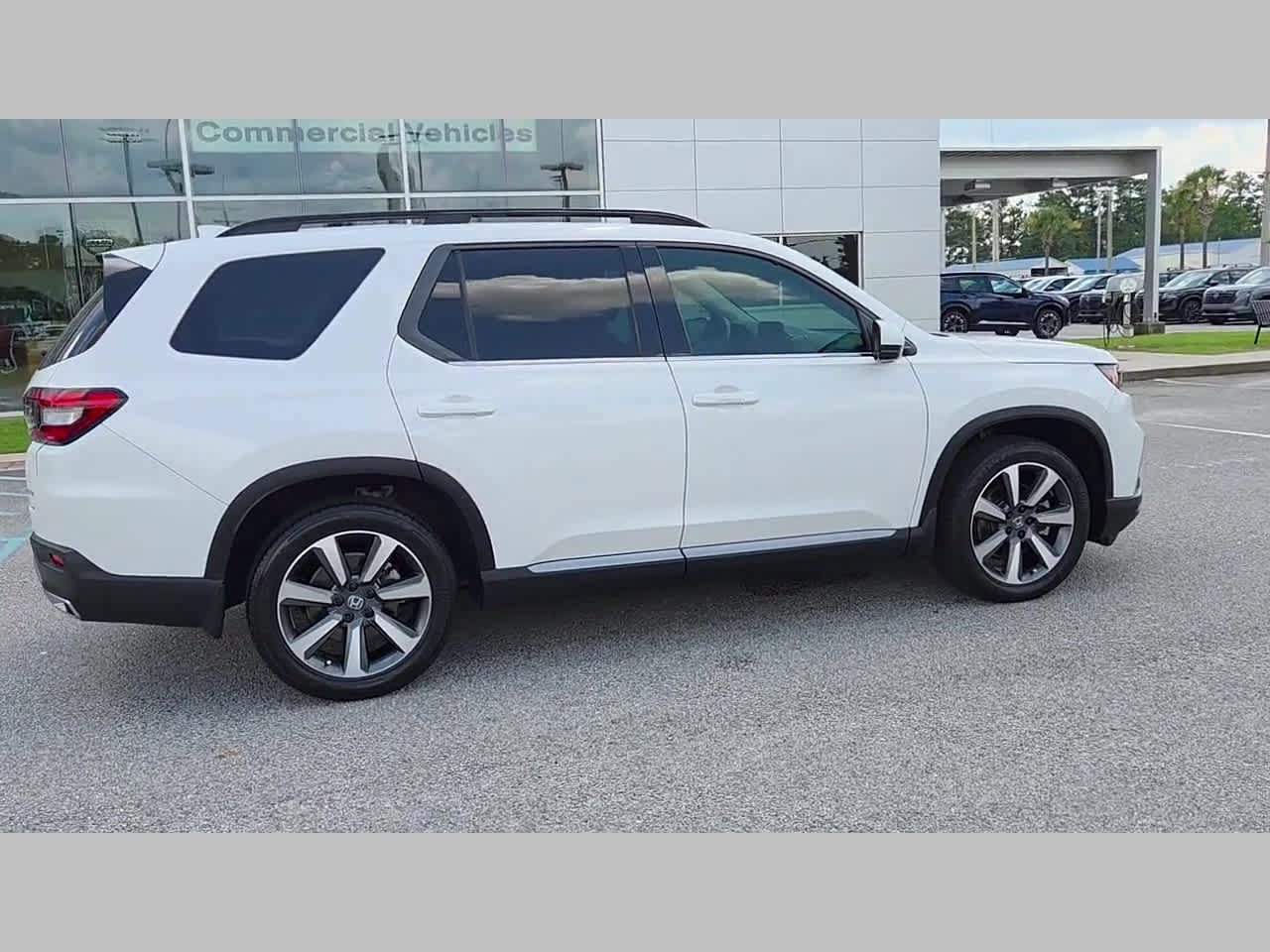 Used 2025 Honda Pilot Elite image 34