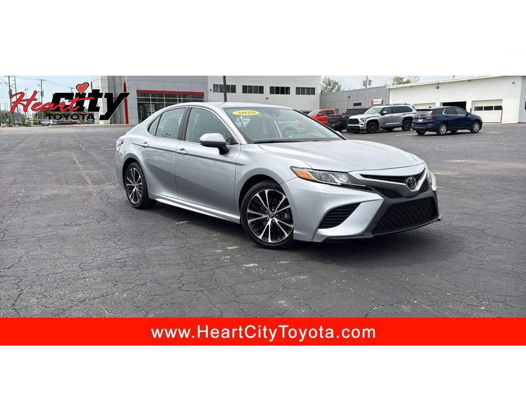 Used 2020 Toyota Camry SE FWD image 1