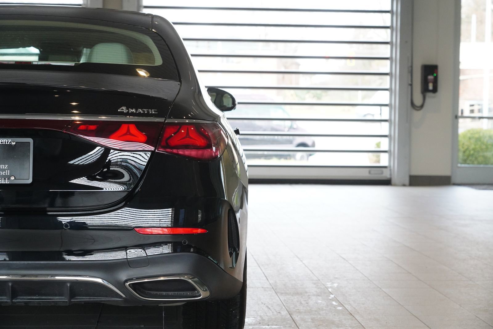 Used 2025 Mercedes-Benz E 350 4MATIC Sedan image 12