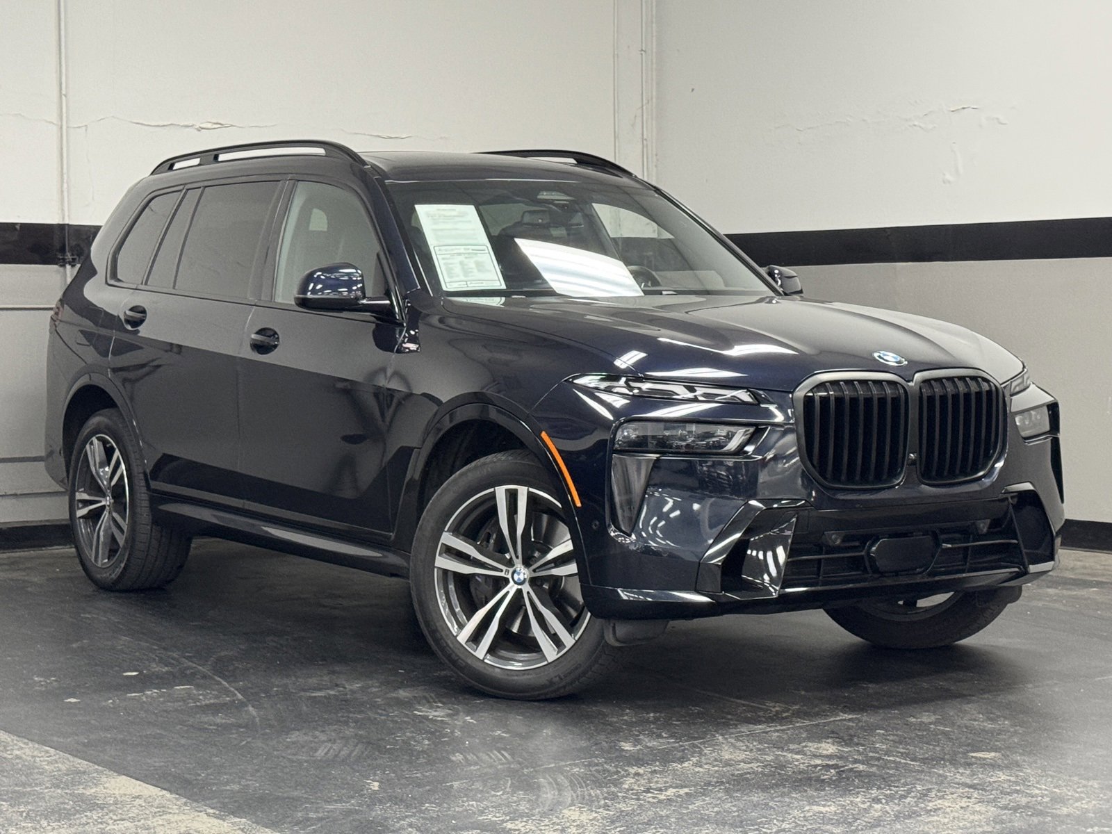 Used 2023 BMW X7 xDrive40i w/ M Sport Package image 2