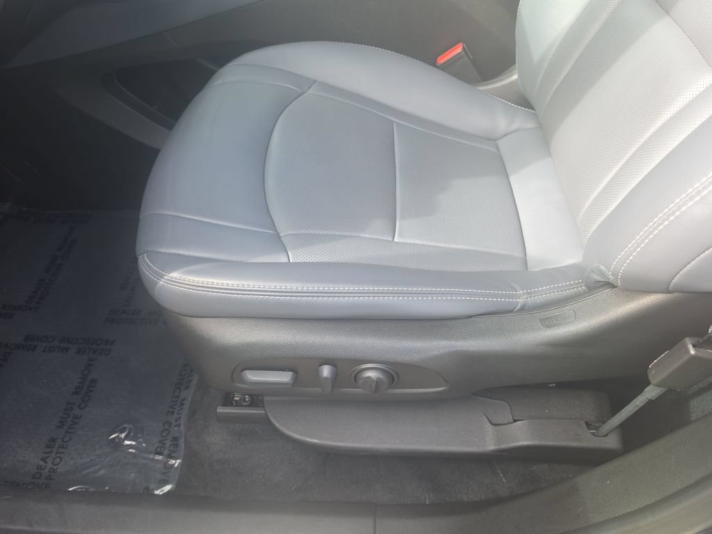 Certified 2023 Buick Enclave Essence FWD image 17