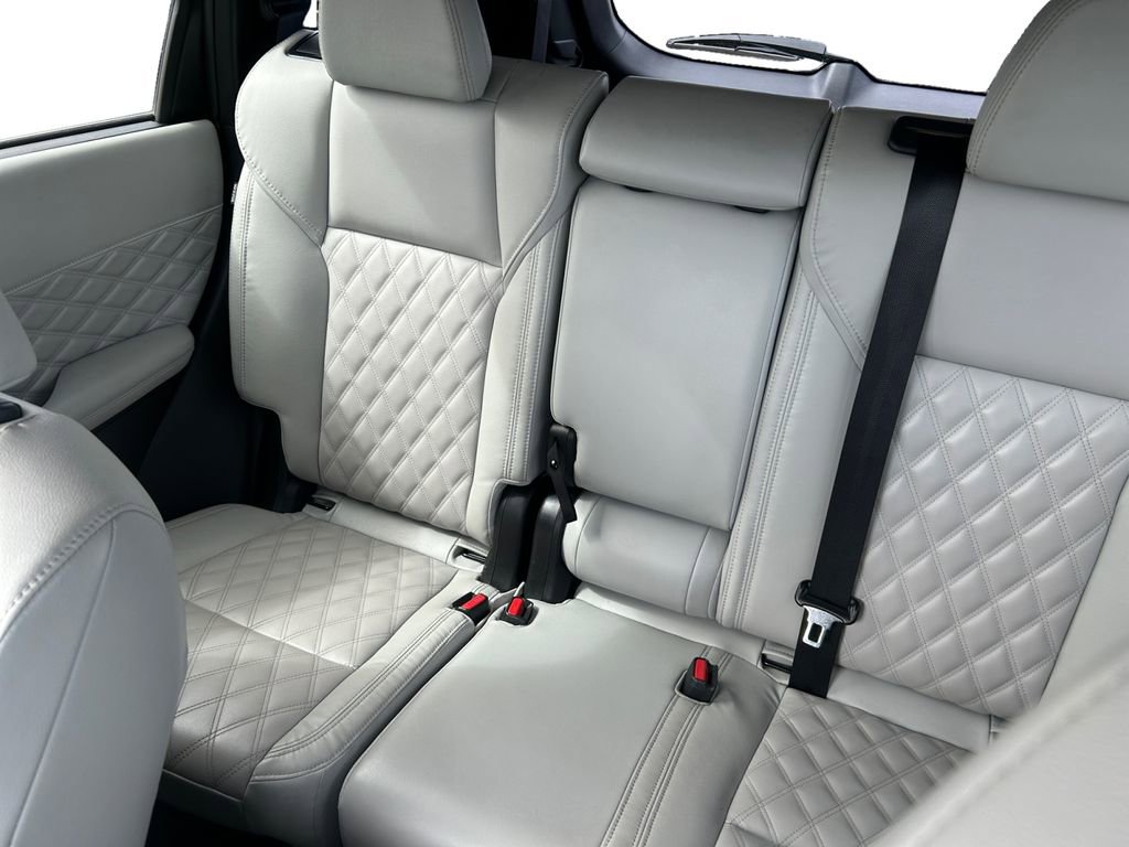 Used 2024 Mitsubishi Outlander SEL image 14