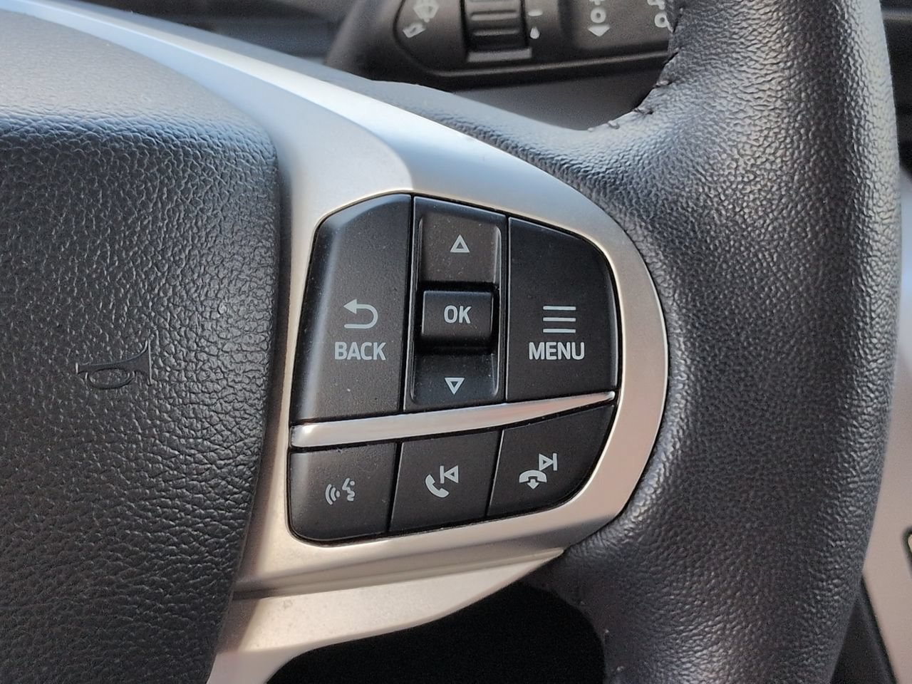 Used 2024 Ford Explorer XLT w/ Equipment Group 202A RWD image 24
