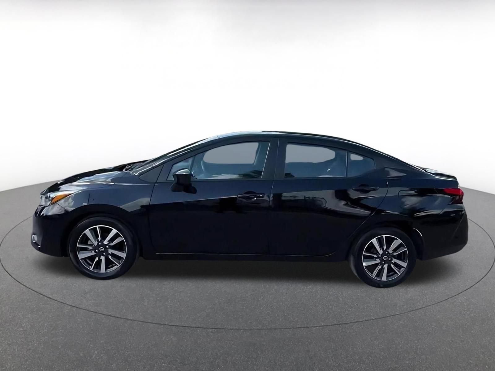 Used 2025 Nissan Versa SV FWD image 9