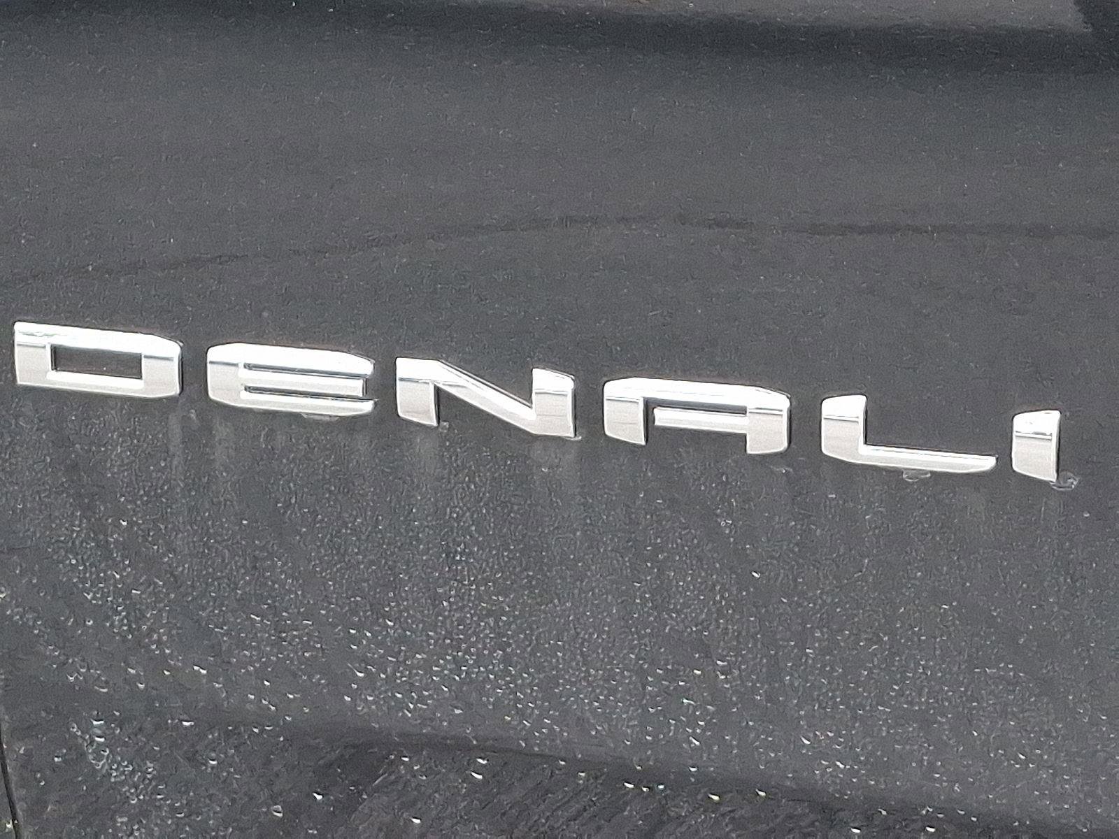 New 2025 GMC Yukon XL Denali w/ Denali Reserve Package image 11