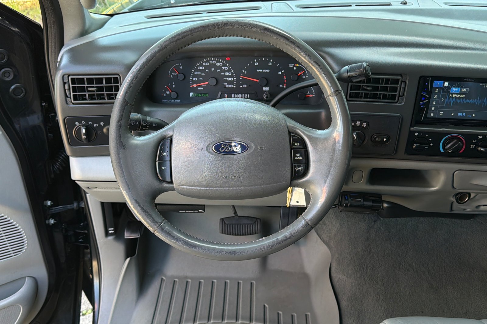 Used 2004 Ford F250 Lariat AWD/4WD image 16