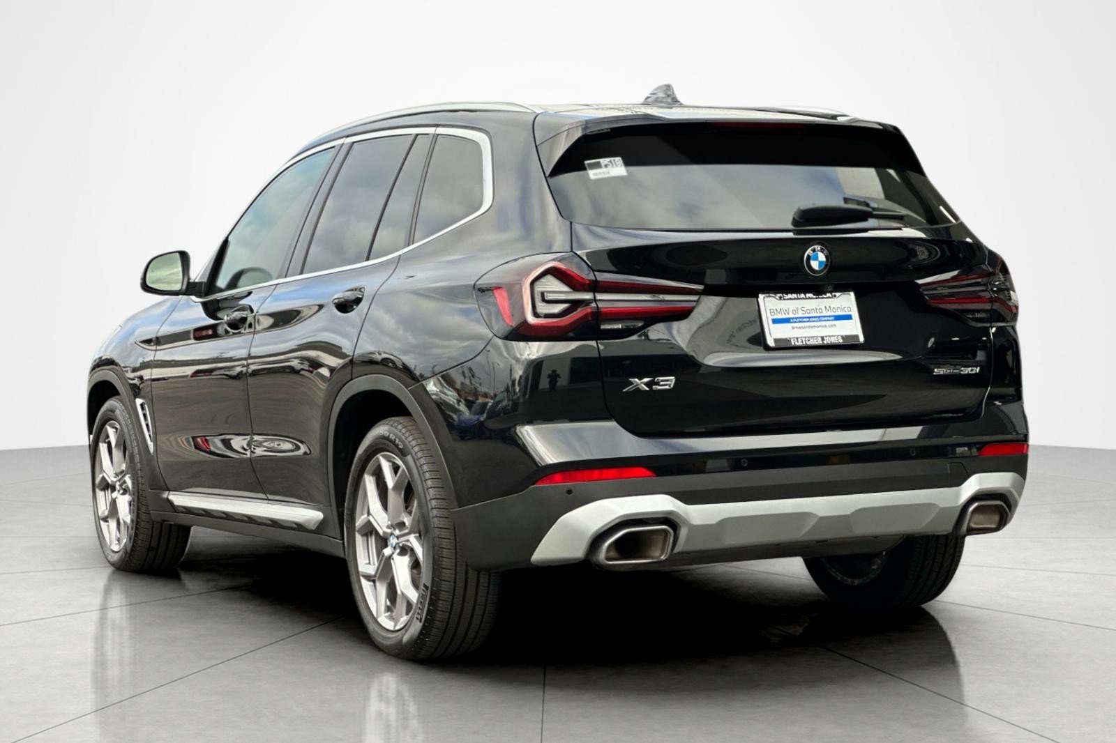Used 2024 BMW X3 sDrive30i w/ Convenience Package RWD image 3