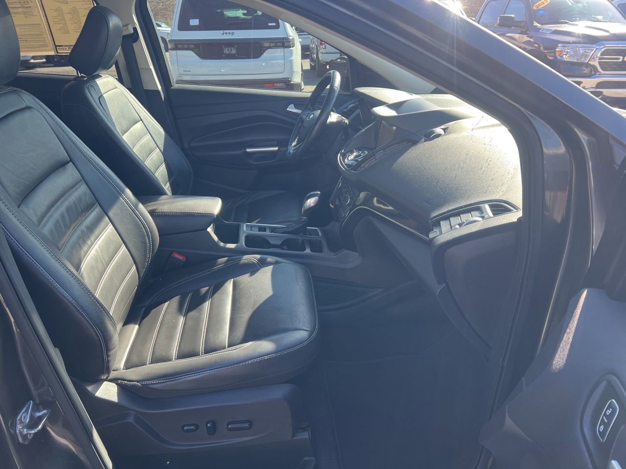 Used 2019 Ford Escape Titanium image 24