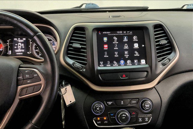 Used 2017 Jeep Cherokee Latitude image 6