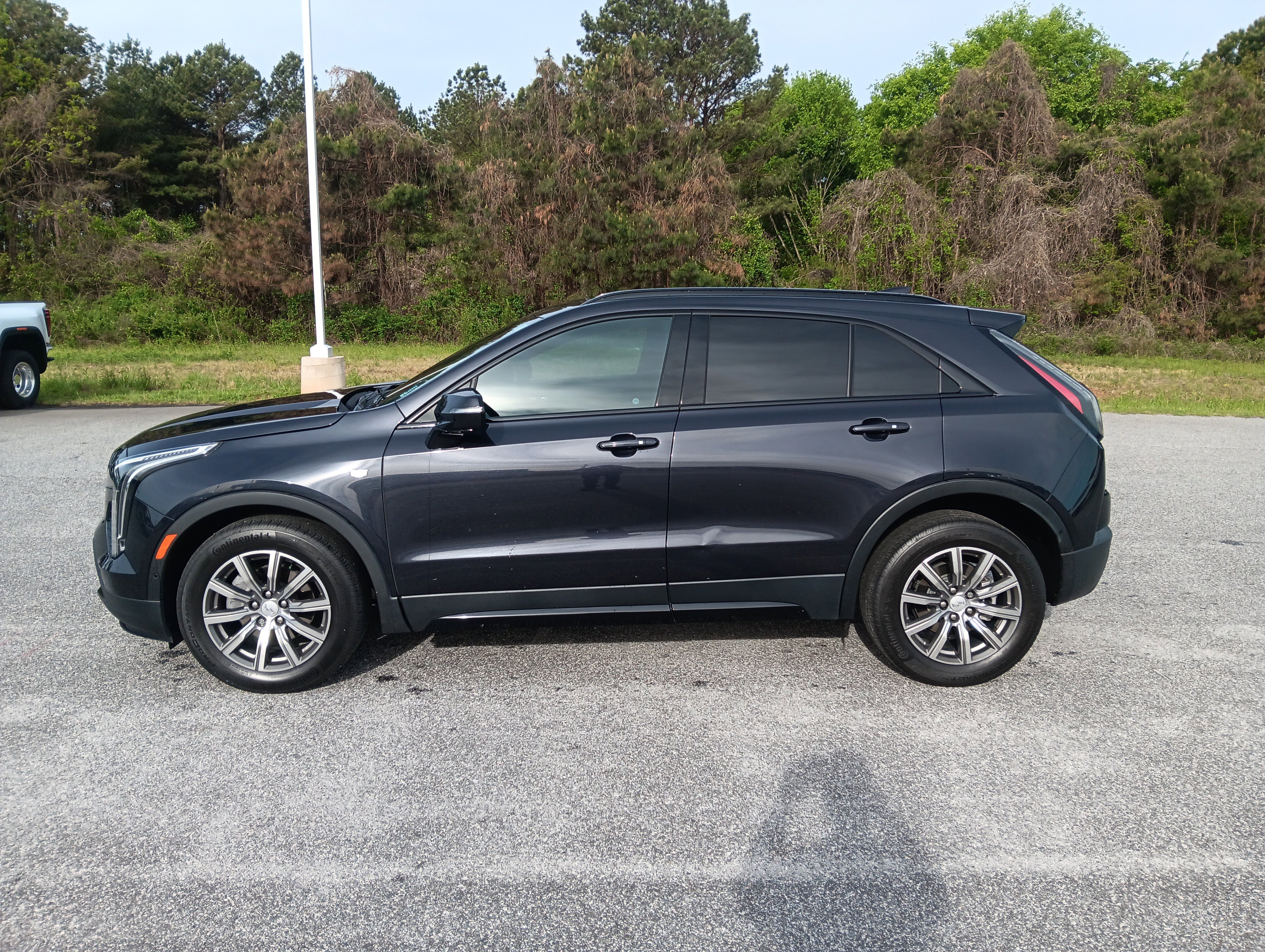 Used 2022 Cadillac XT4 Sport image 3