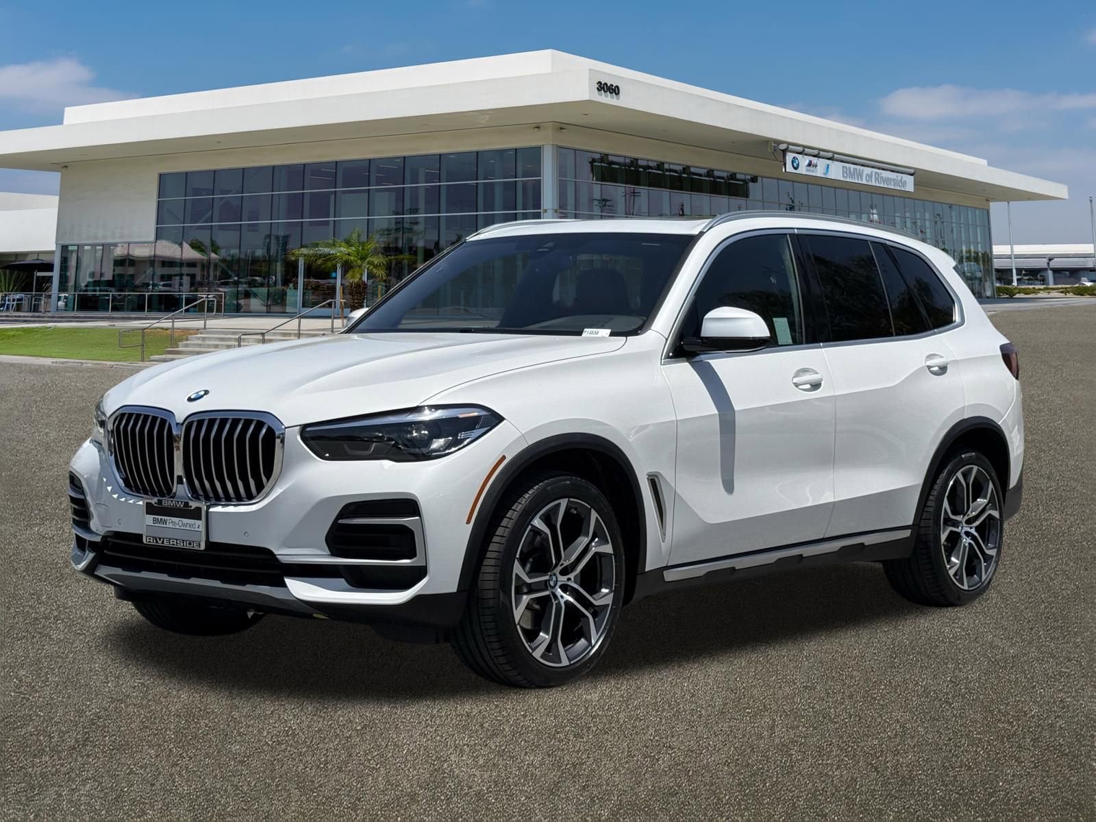 Certified 2023 BMW X5 xDrive40i w/ Premium Package AWD/4WD image 4