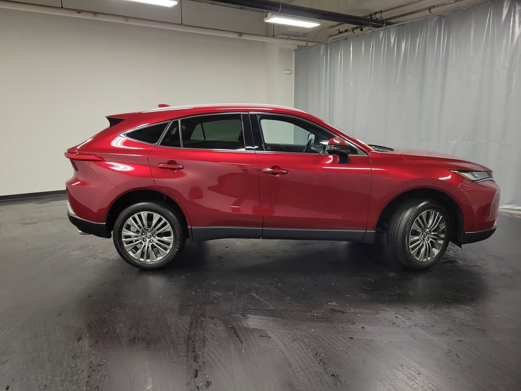 Used 2024 Toyota Venza XLE image 10