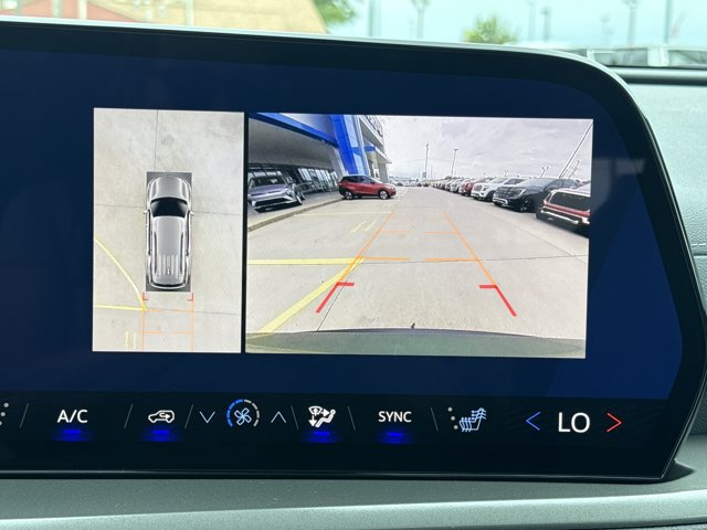 New 2027 Chevrolet Traverse LT w/ Sun and Wheel Package FWD image 10
