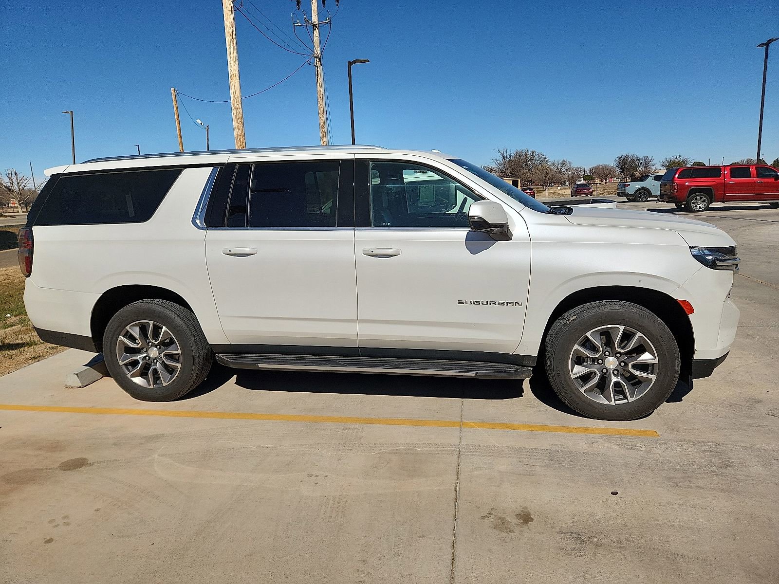 Used 2022 Chevrolet Suburban LT w/ Luxury Package image 9