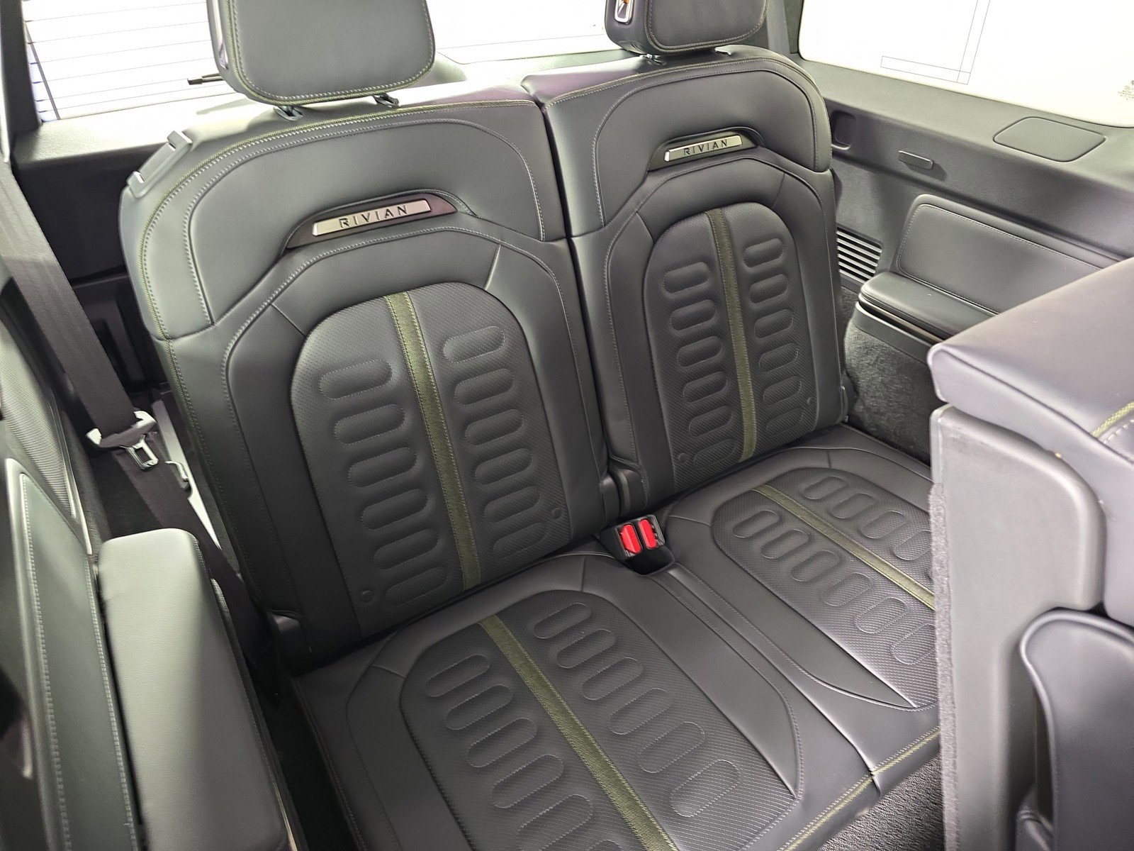 Used 2024 Rivian R1S Adventure AWD/4WD image 25
