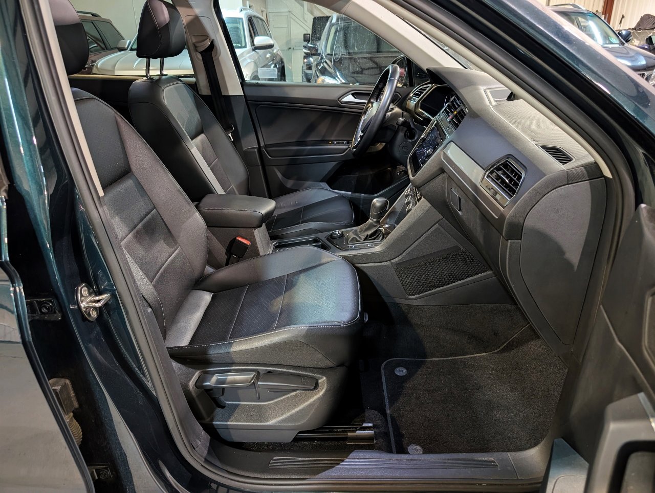 Used 2019 Volkswagen Tiguan SEL image 34