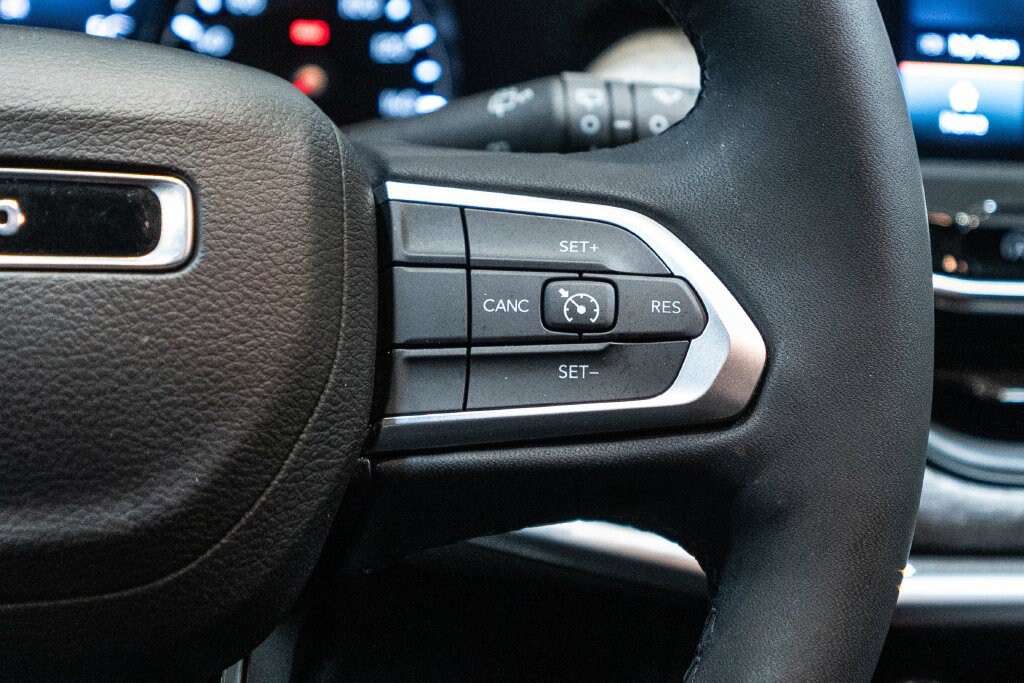 Used 2023 Jeep Compass Latitude w/ Convenience Group AWD/4WD image 18