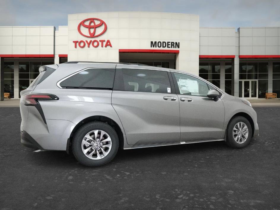 New 2026 Toyota Sienna XLE FWD image 14