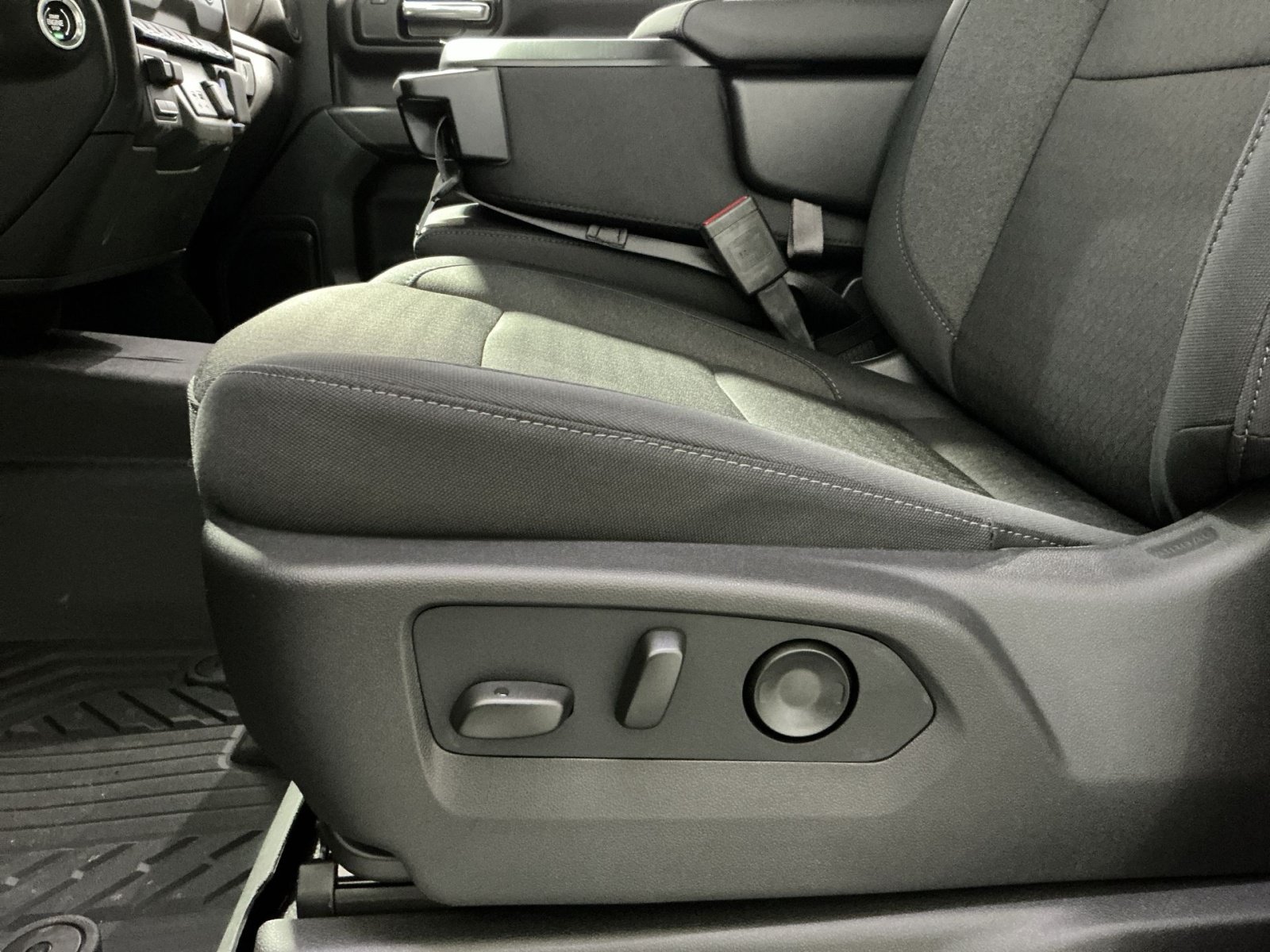 New 2026 Chevrolet Silverado 1500 Custom Trail Boss AWD/4WD image 15
