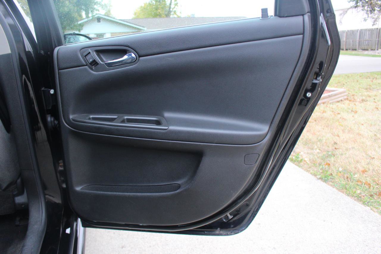 Used 2016 Chevrolet Impala LT image 30