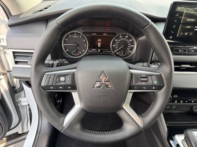Used 2025 Mitsubishi Outlander SE FWD image 16