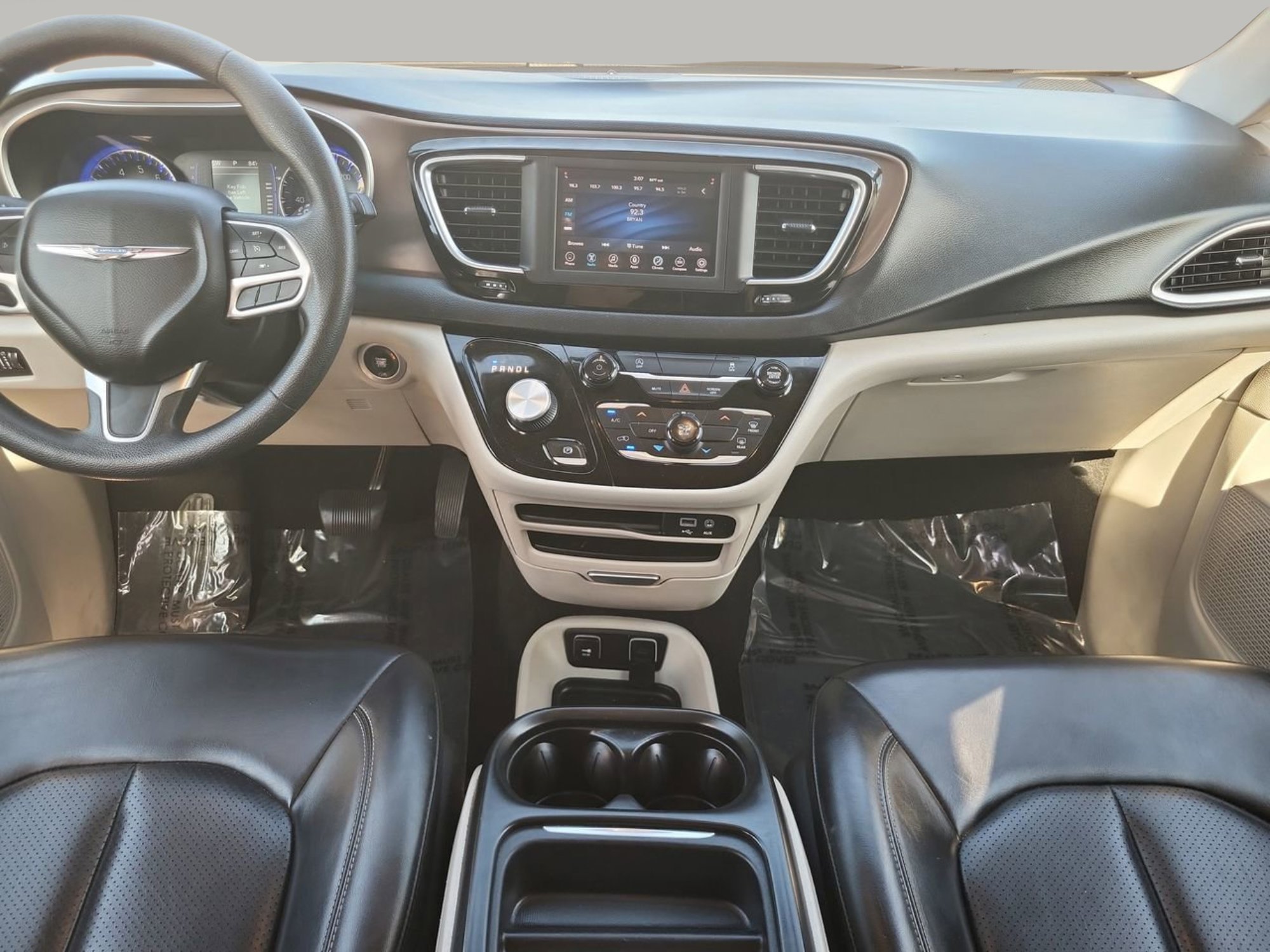 Used 2020 Chrysler Voyager Lxi image 7