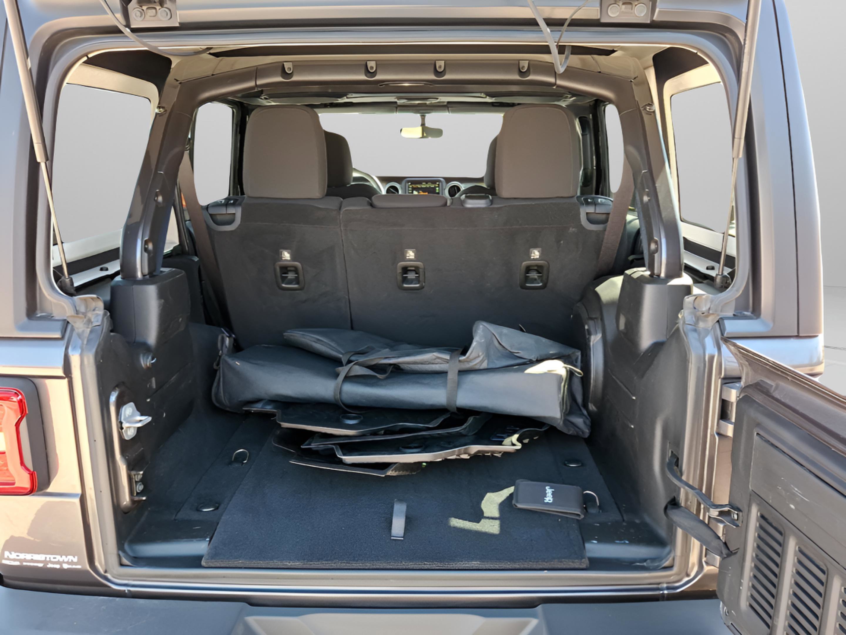 Certified 2018 Jeep Wrangler Unlimited Sahara image 28