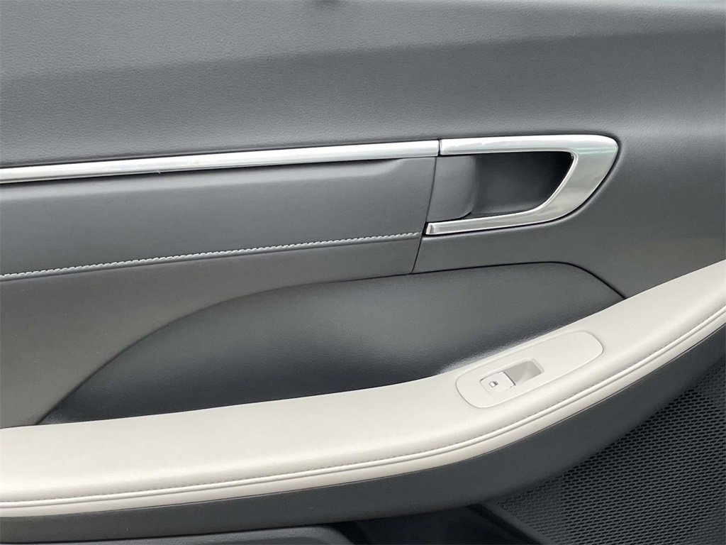 Certified 2023 Hyundai Sonata Limited w/ Cargo Package image 10