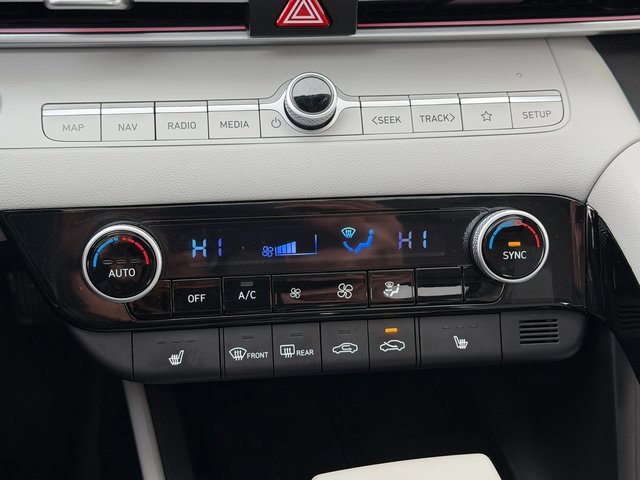 Certified 2024 Hyundai Elantra Limited image 30