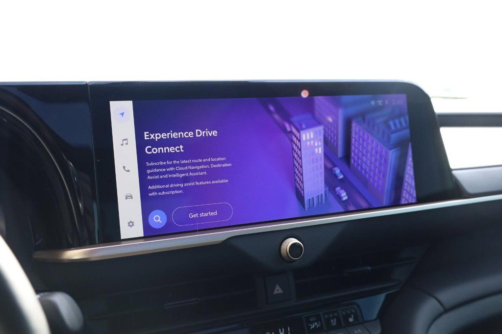 New 2025 Toyota Crown Platinum image 13