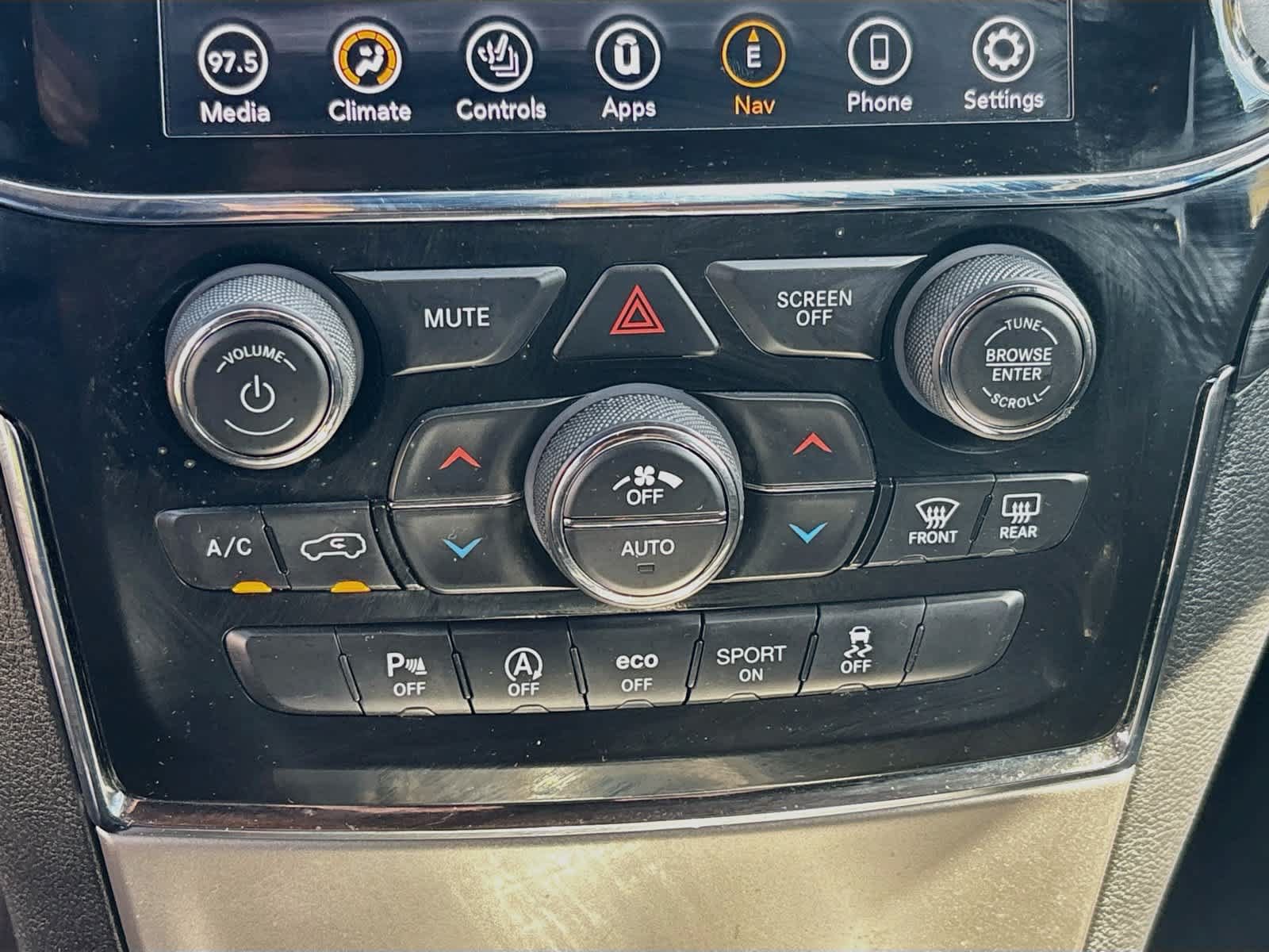 Used 2022 Jeep Grand Cherokee Laredo X RWD image 16