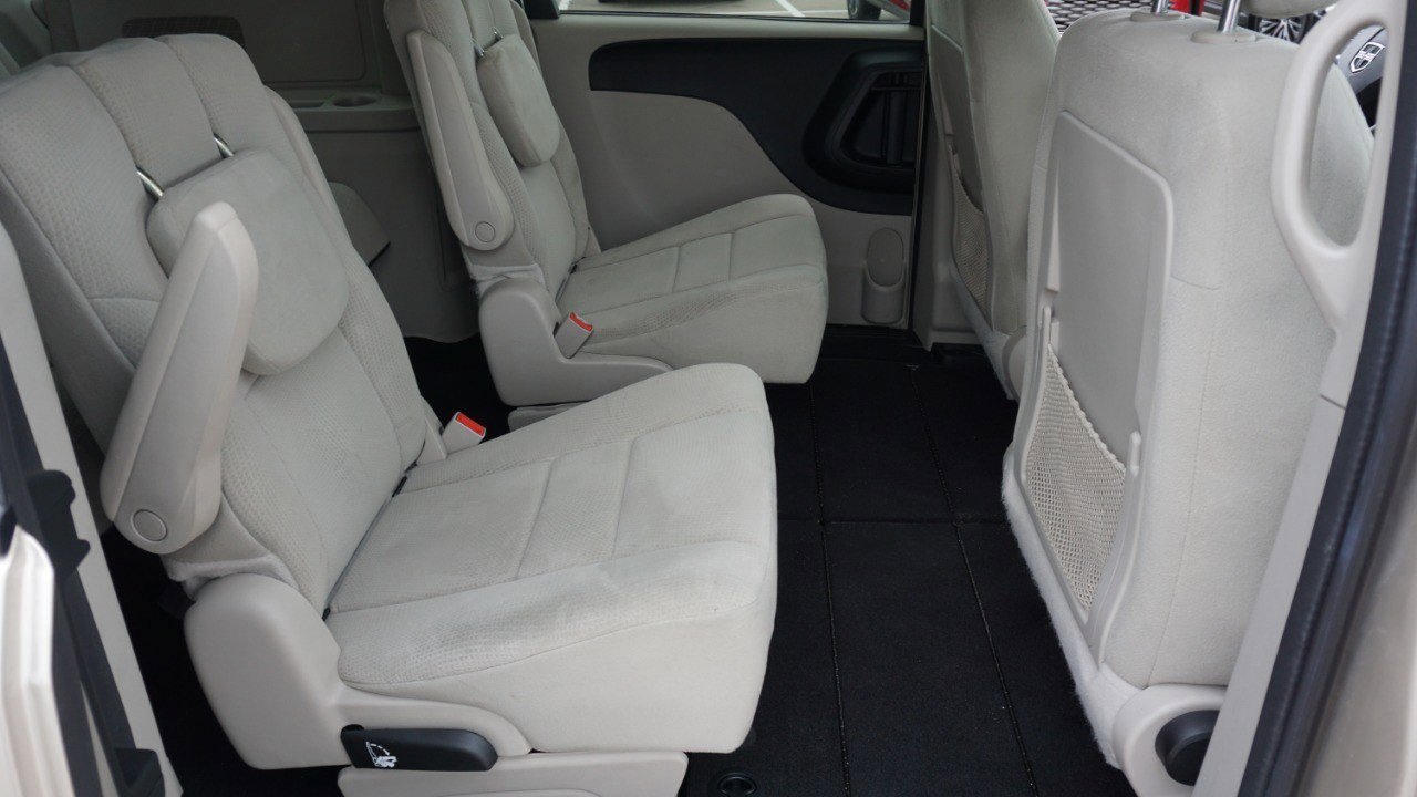 Used 2013 Dodge Grand Caravan SE image 26