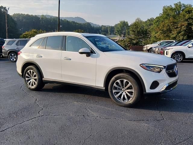 Used 2024 Mercedes-Benz GLC 300 4MATIC image 2