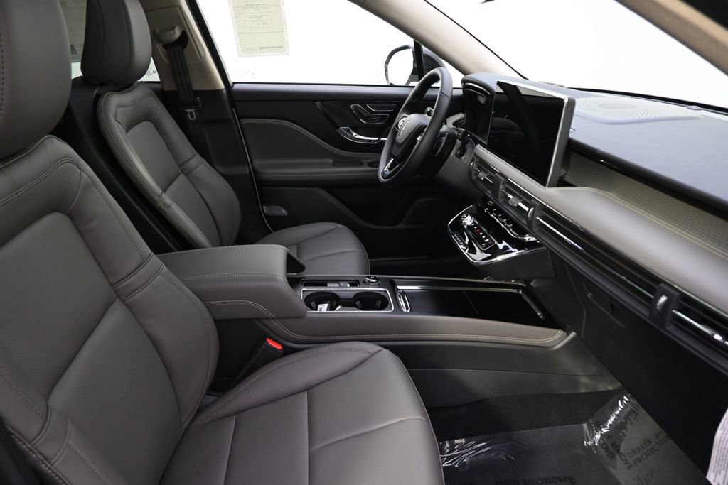 New 2026 Lincoln Corsair Premiere image 16