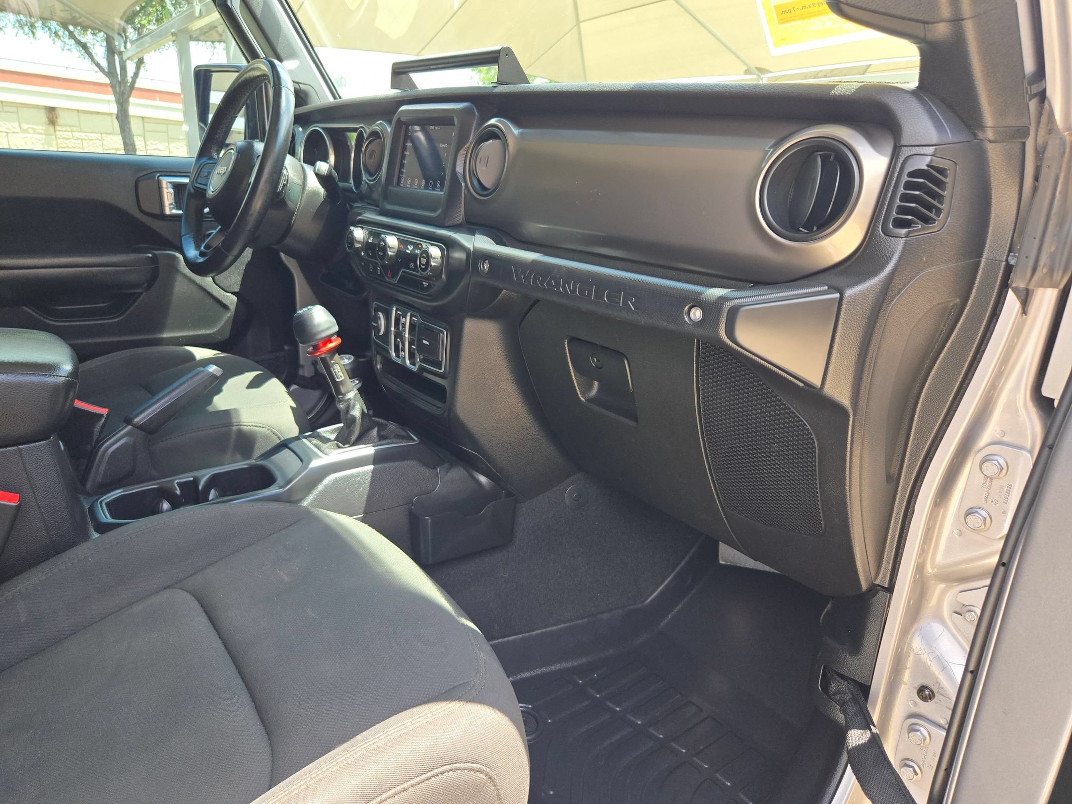 Used 2018 Jeep Wrangler Unlimited Sport S AWD/4WD image 28